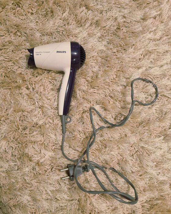 Uscător de păr compact Philips SalonDry Compact 1400 W