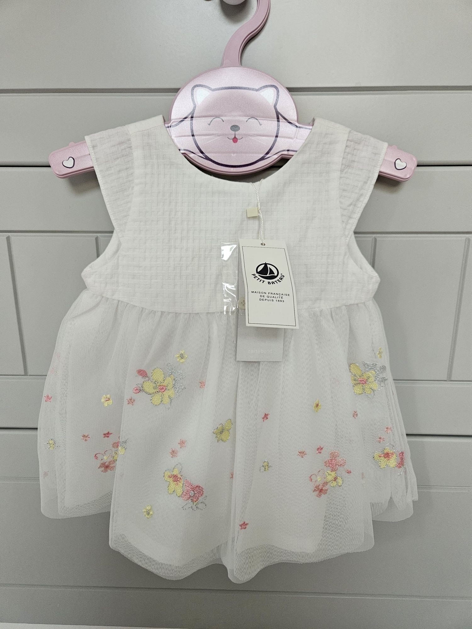 50% намалена Petit Bateau бебешка рокля за 6 месеца