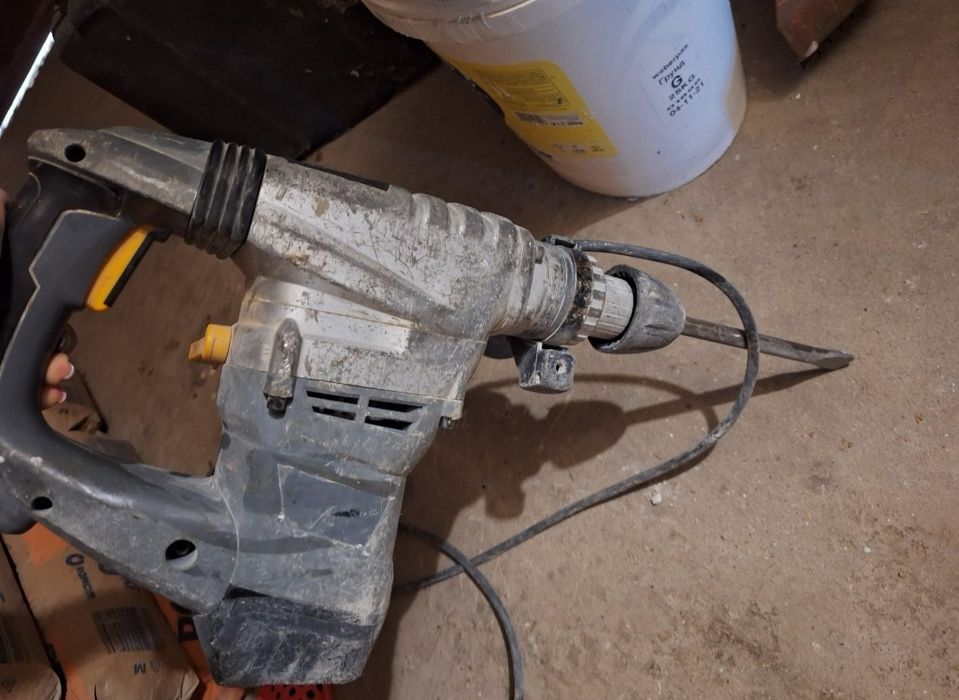 Къртач на марката  Titan