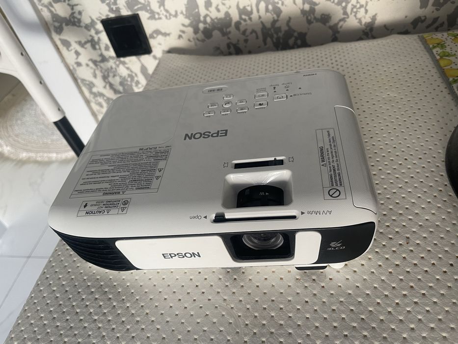 Проектор epson в отличном состоянии, продам торг есть