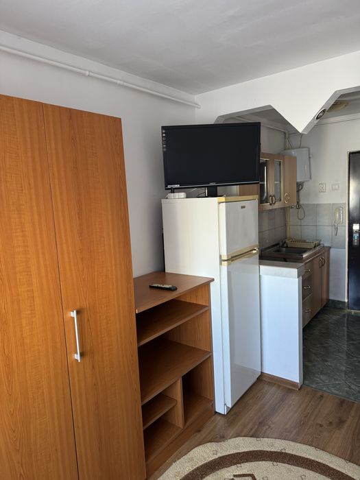 Inchiriez garsoniera carpati 2