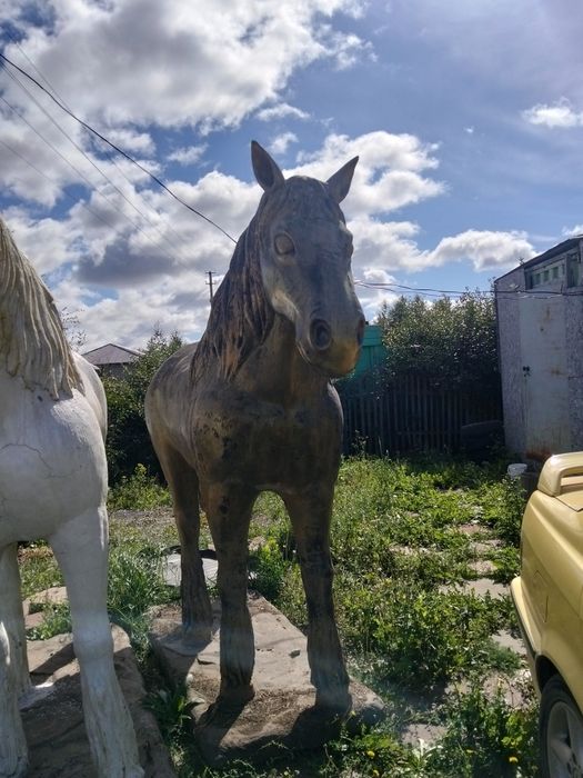 Продам скульптуру коня