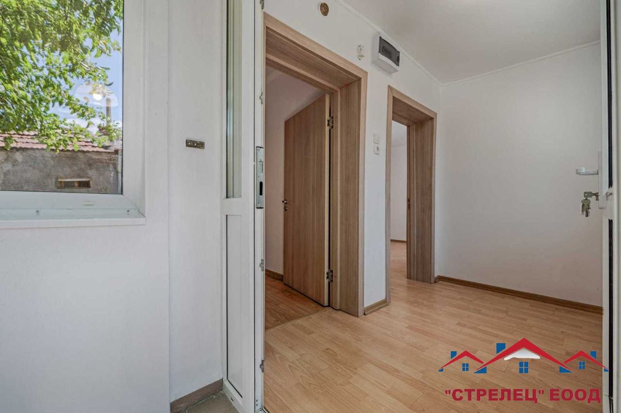 Продава се Къща в Добрич, Център - 61 кв.м за 1112 €/кв.м - Снимка #3