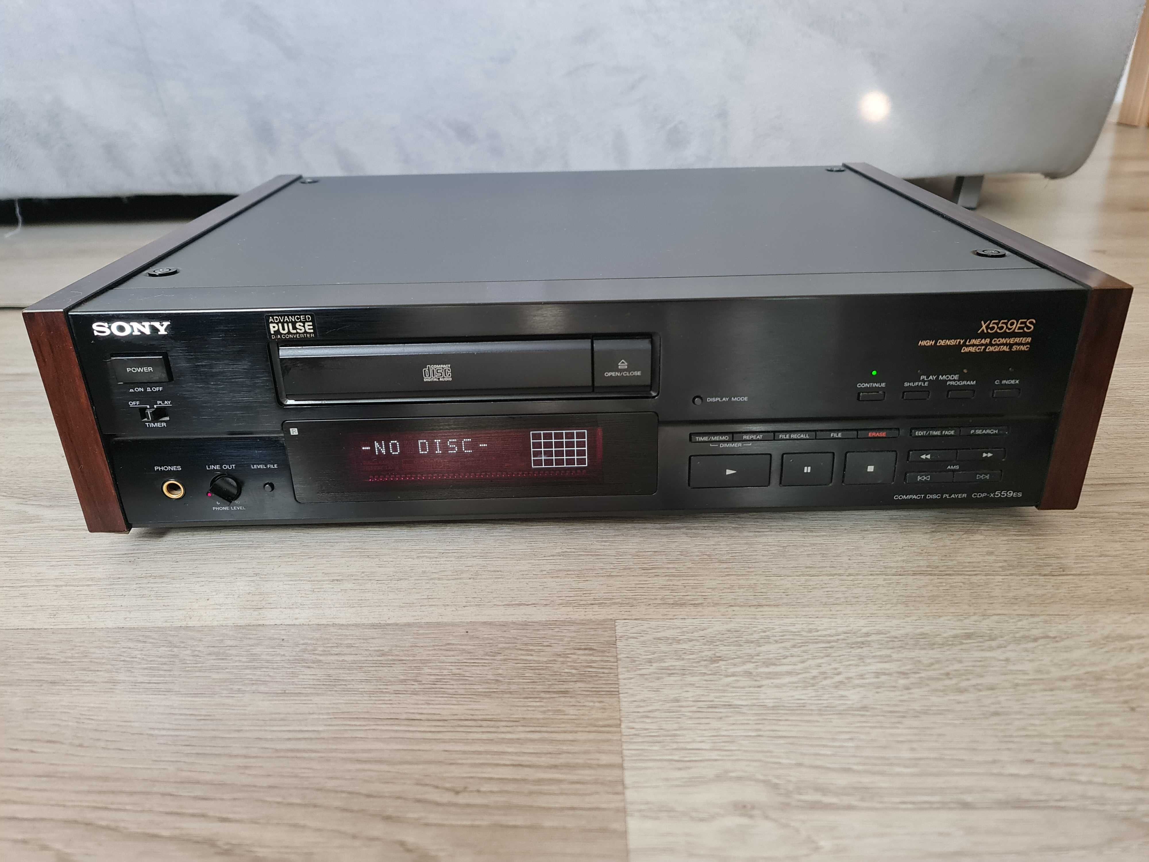 CD плеър Sony CDP-X559ES