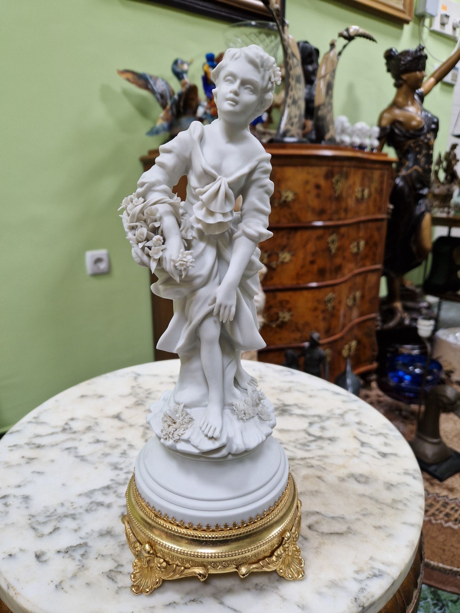 Страхотна антикварна  италианска порцеланова фигура Capodimonte