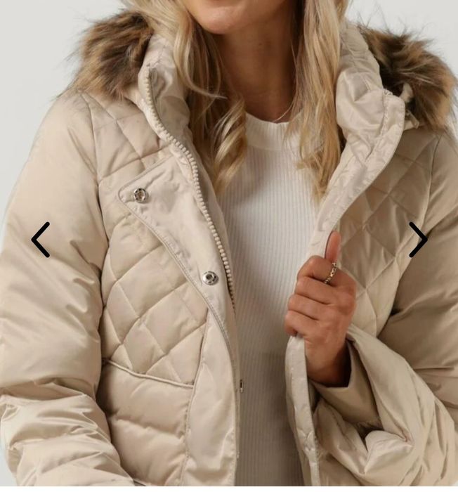 Geacă cu puf GUESS originală - cu finisaj impermeabil, rezisten