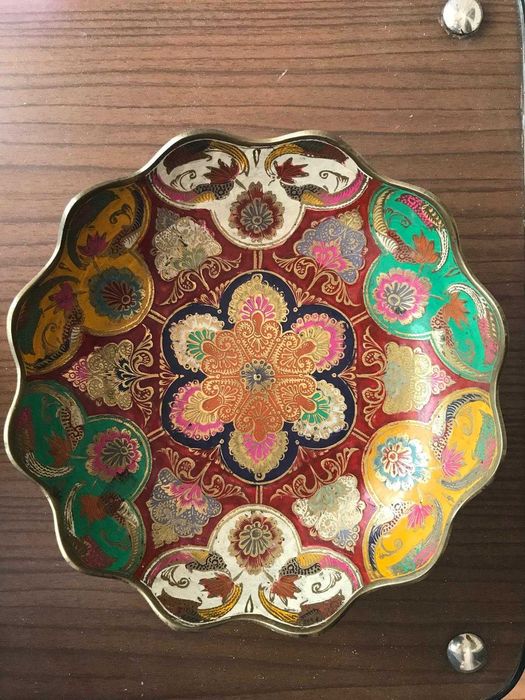 Bol (uri) alamă India lucrate manual. Aproximativ 25 cm in diametru.