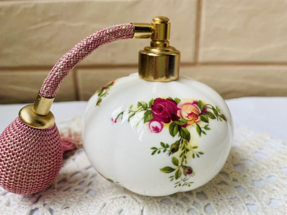 ROYAL ALBERT красиво порц.шише за парфюм от Англия