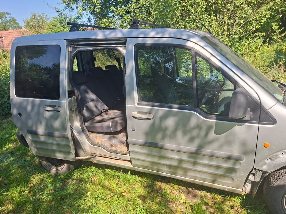 Vând Ford tourneo