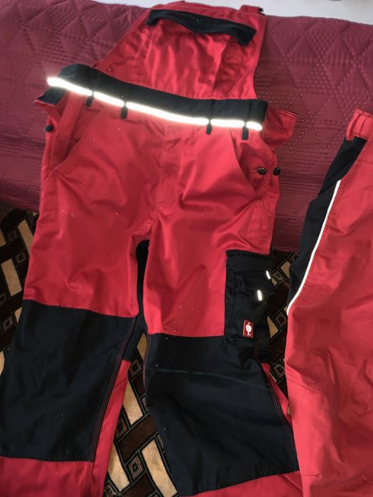 Salopeta engebelt strauss cu pieptar masura 52 si 54