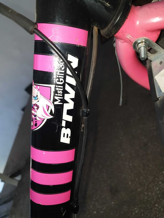 Bicicleta B'twin fete 5-9 ani (105 - 135 cm inaltime). Roti de 20''