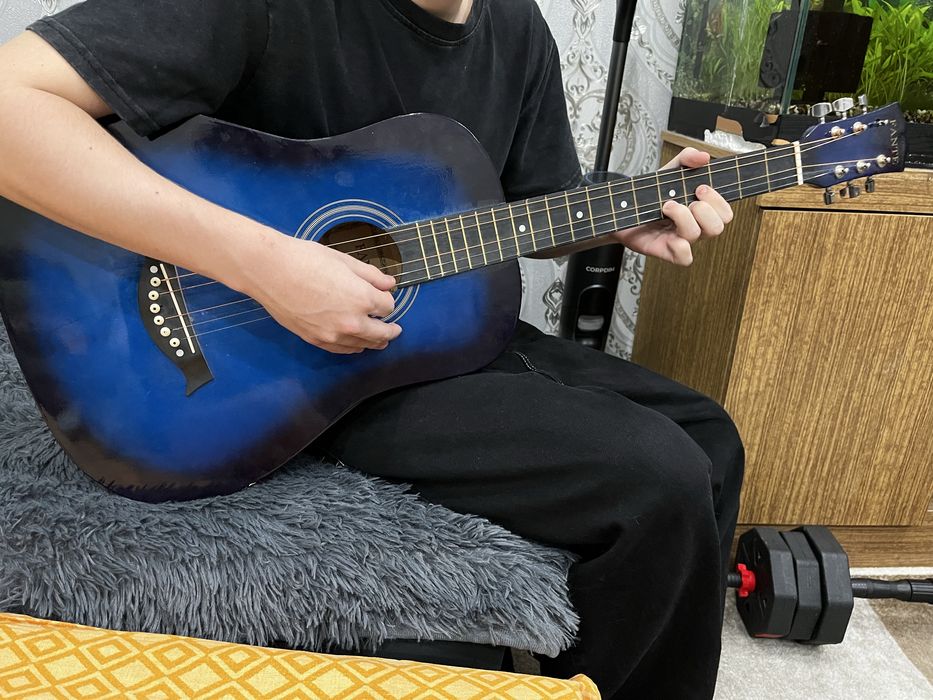 Продам гитару б/у