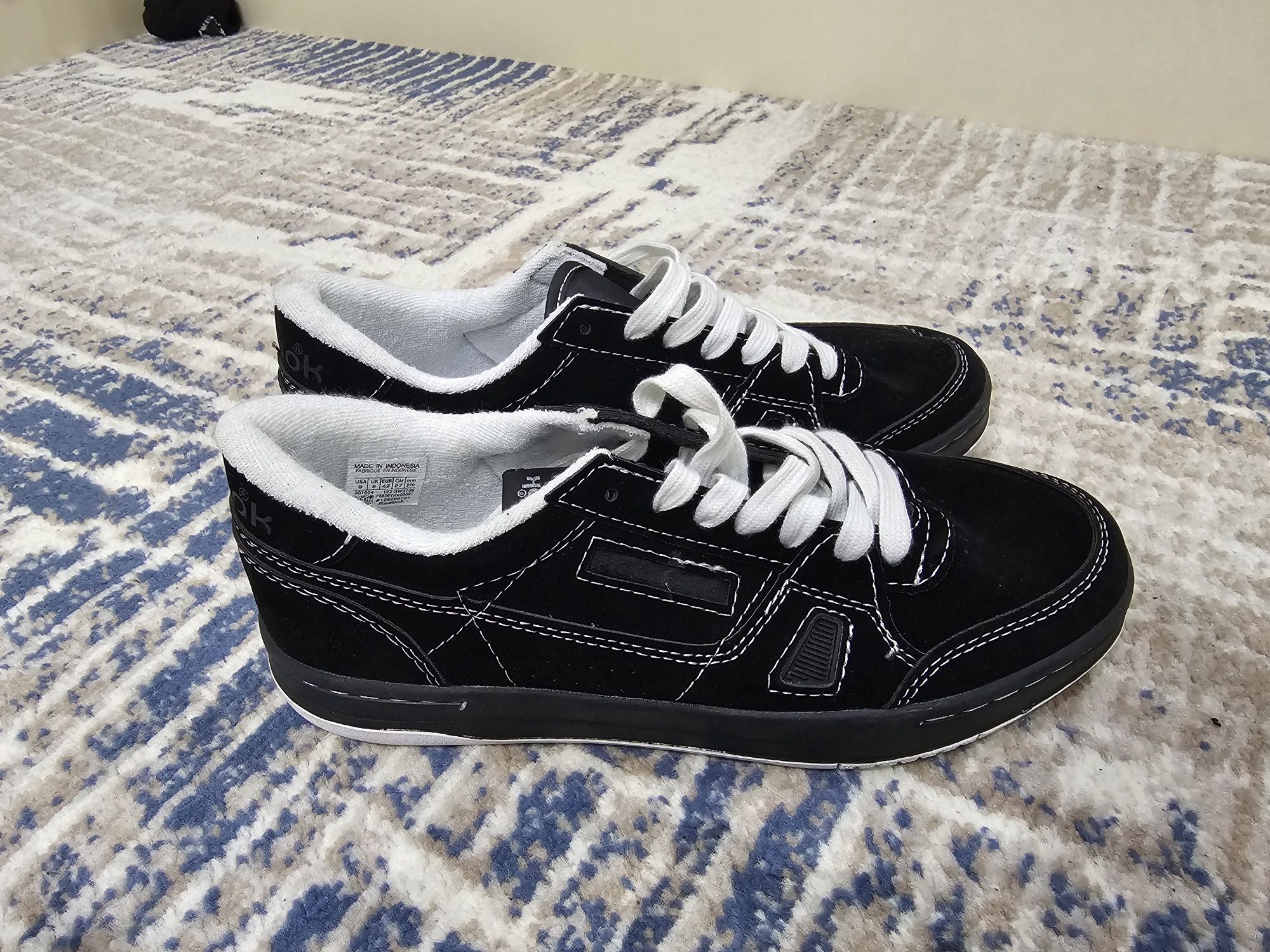 Reebok krasofka sotiladi