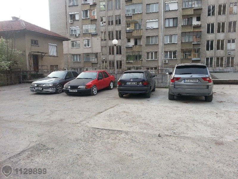 Продавам Форд Сиера 91 година седан на части 3 броя