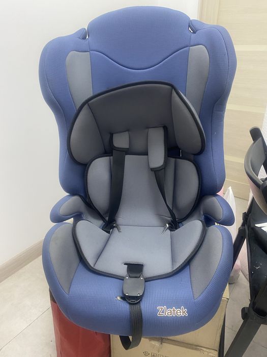 Детское кресло в авто