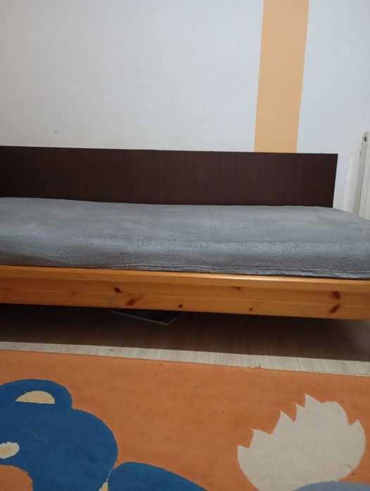 Vând pat de o persoană și două corpuri de mobilier