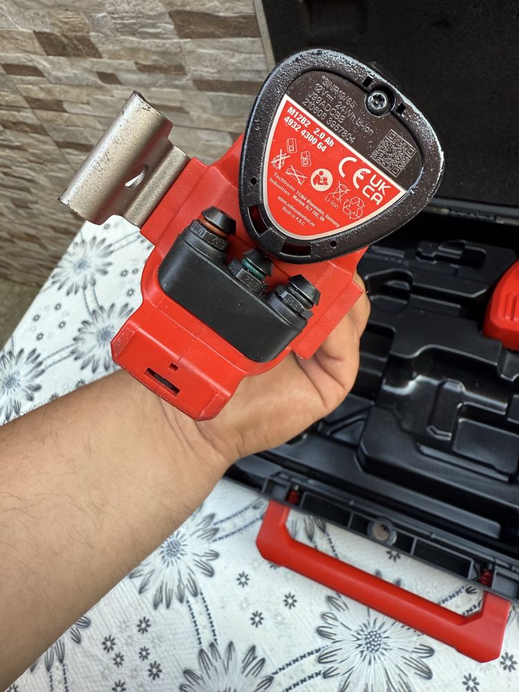 Акумулаторна нитачка MILWAUKEE M12 BPRT