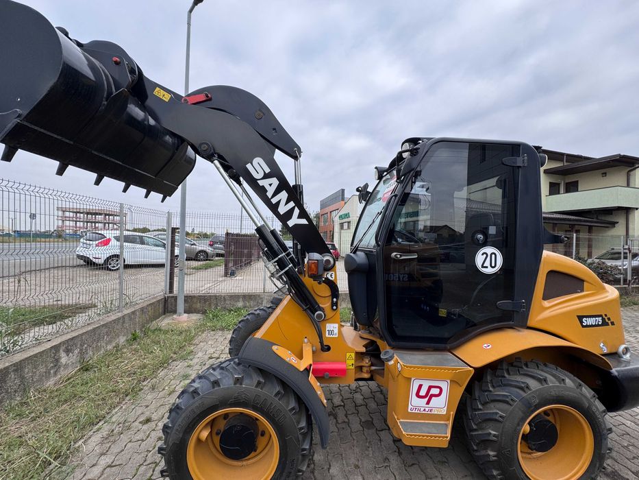 Incarcator compact pe roti SANY SW075 Nou