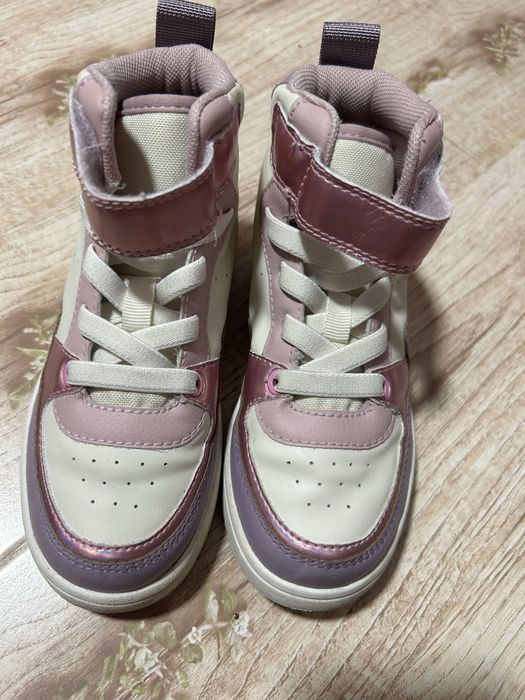 Adidadi numarul 27 H&M