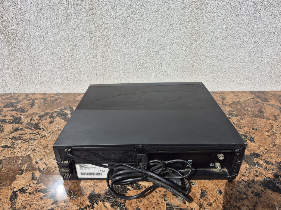 Vand video Marca Samsung model SV-210X , Made in Spain 

- video caset
