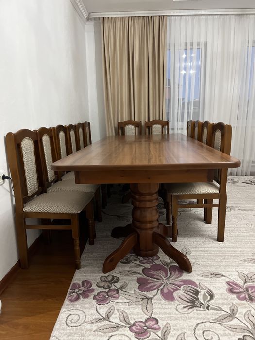 Стол со стульями