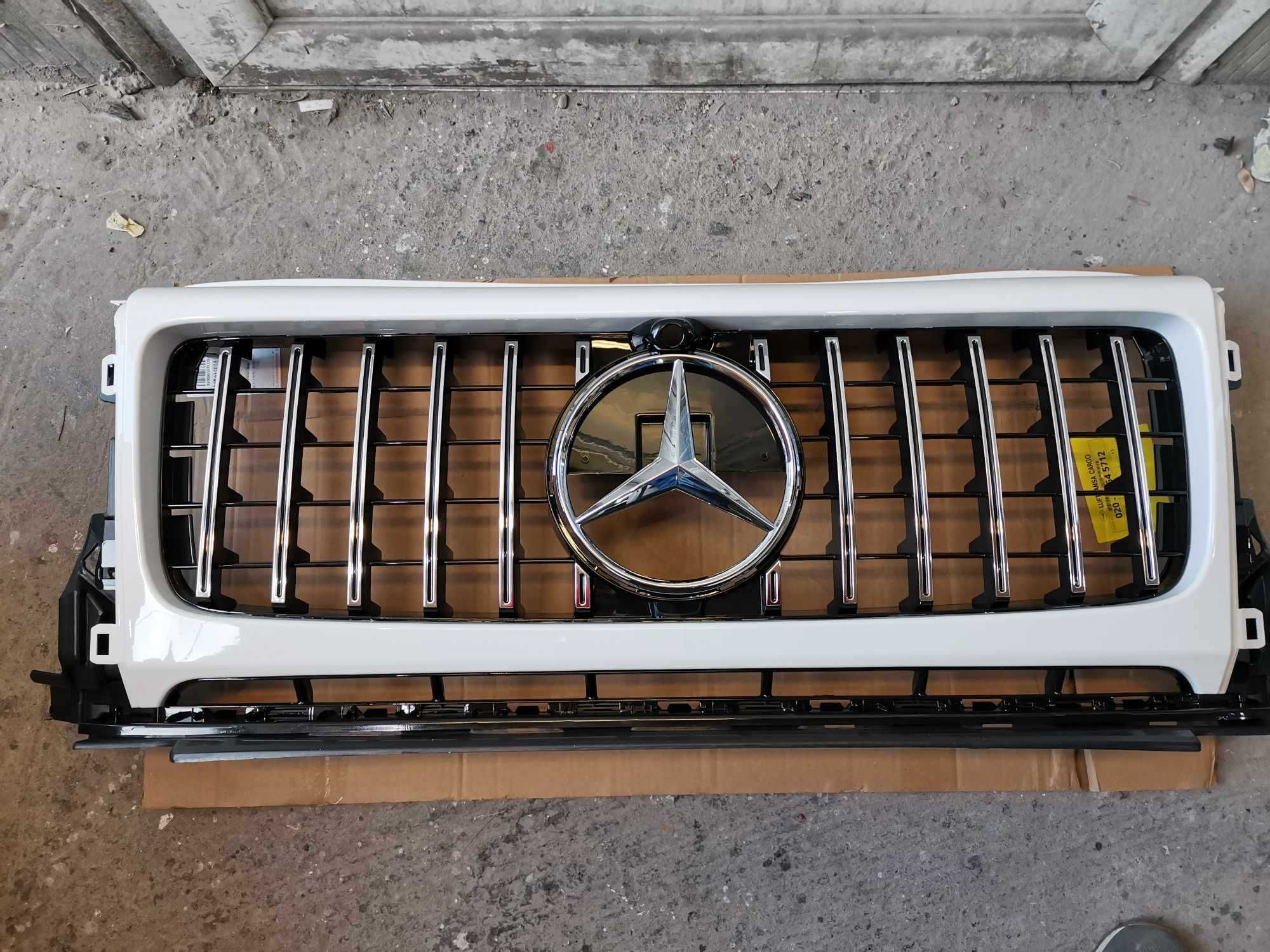 Предна решетка за Mercedes G-class W464 бяла със сребристо