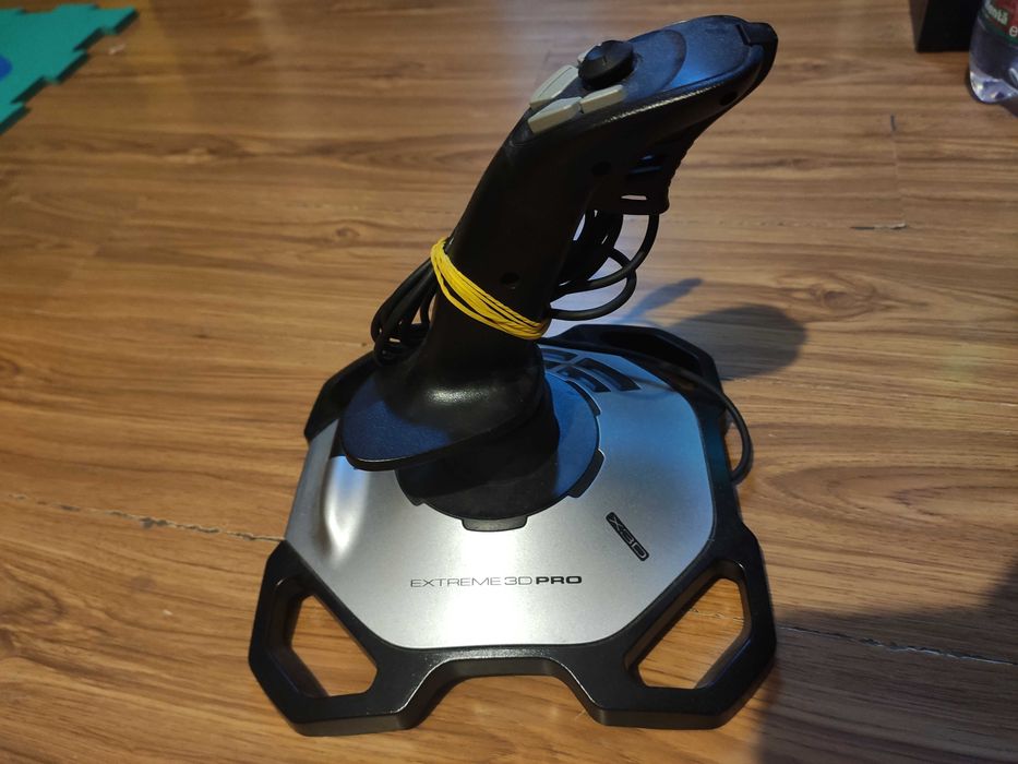 Joystick Logitech Extreme 3D Pro pentru PC