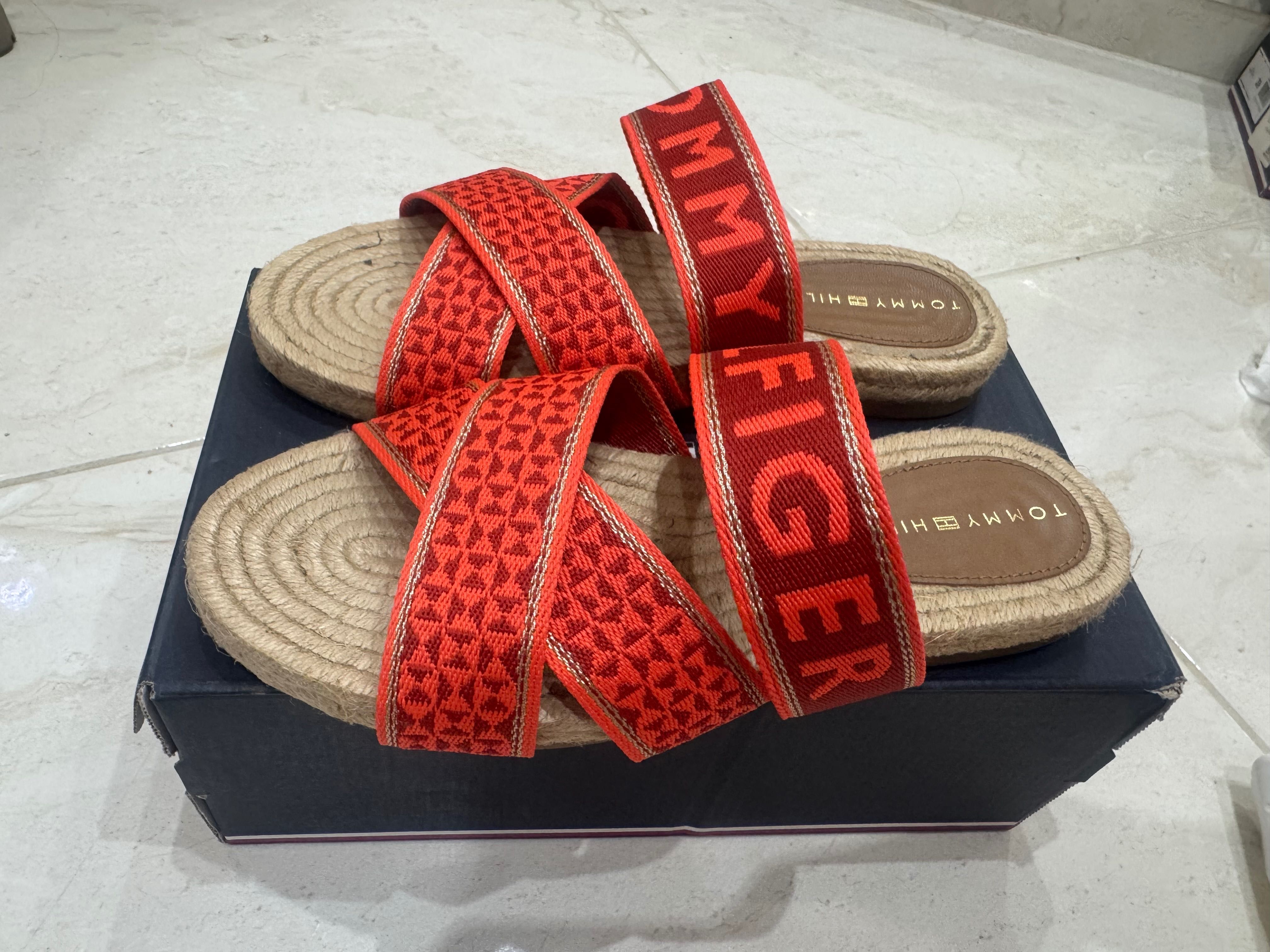 Нови чехли Tommy Hilfiger