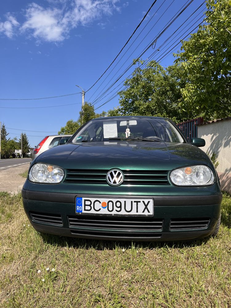 Vând Volkswagen Golf 4