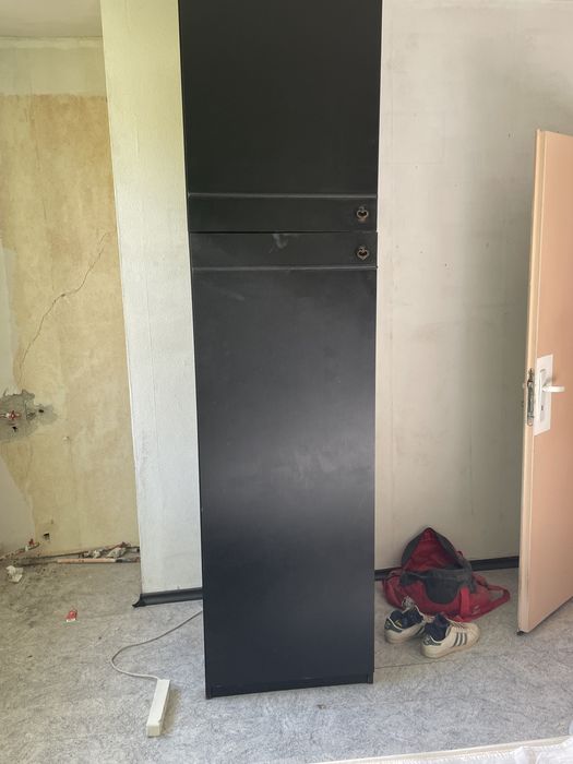 Стар Гарадероб черен