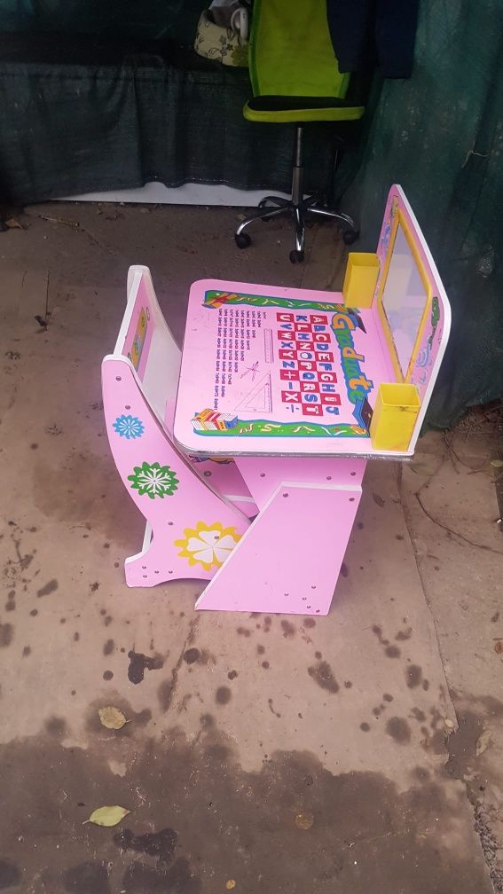 Set scaun și birou pentru fetite