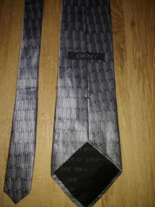Cravată DKNY Donna Karan din mătase