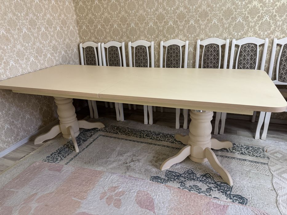 Продам стол. 60000 тенге. В отличном состоянии.