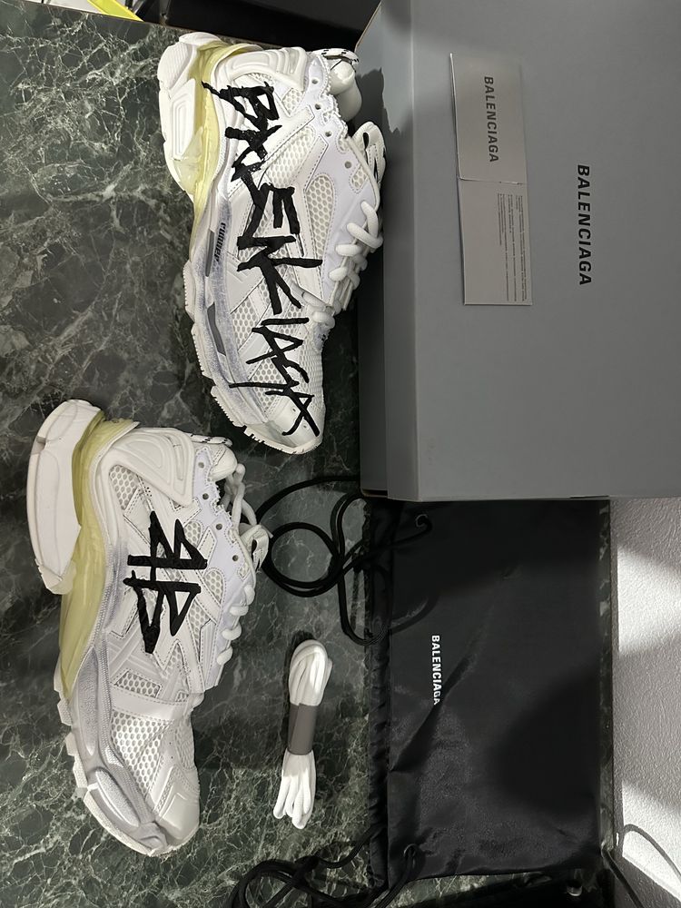 Balenciaga Runner White Grafitti 42