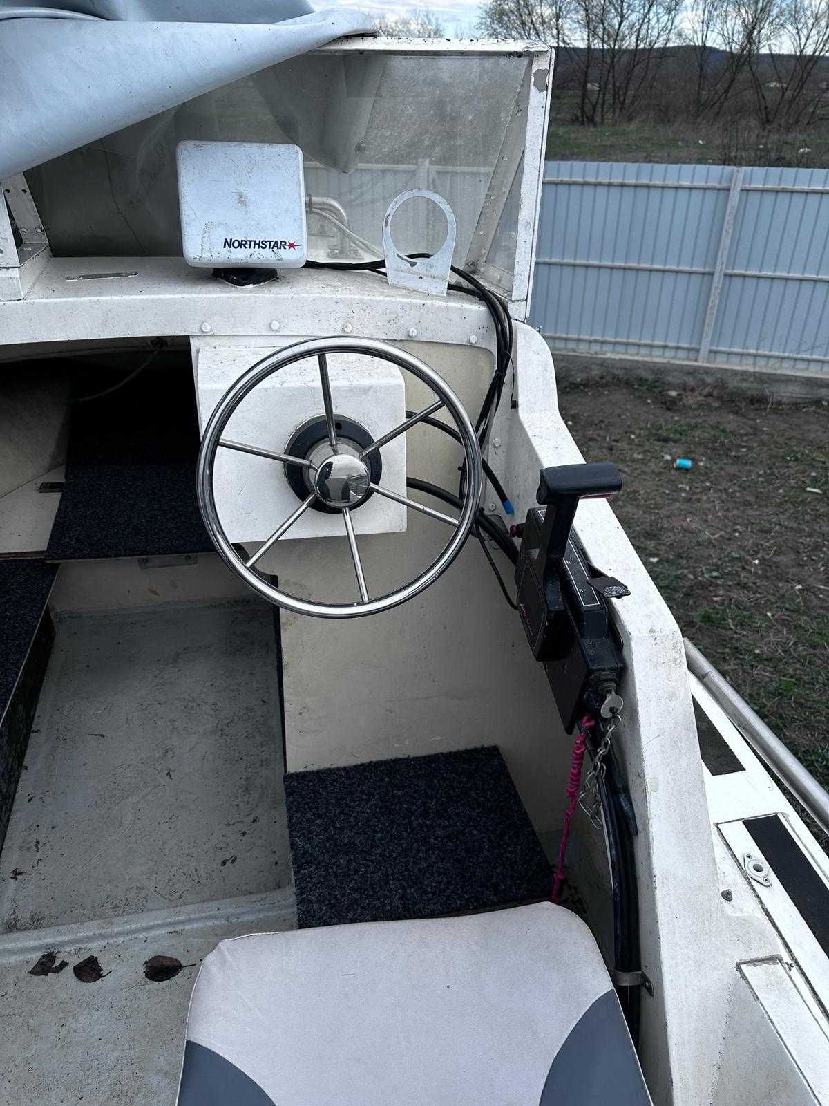 Vând barcă cu cabină , Mercury 40 hp