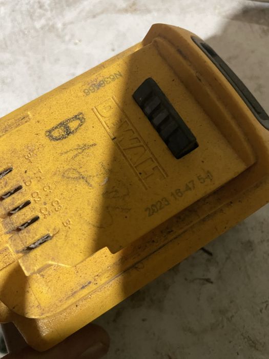 Acumulatori si filetanta dewalt defecte