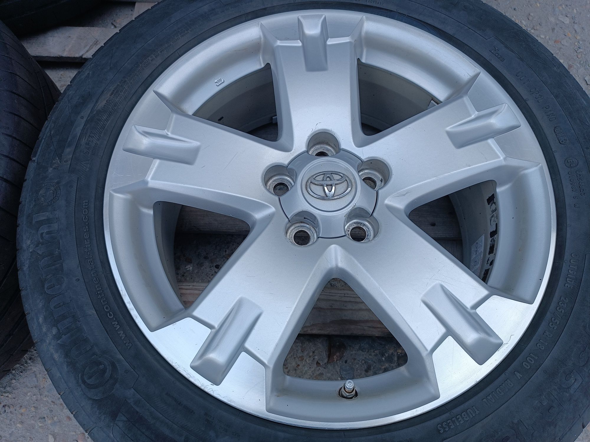 Лети джанти 18ки 5х114.3 Toyota + летни гуми 235/55/18 Continental