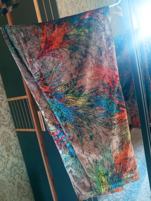 Chiroyli vilur divoyka — kulrang asosda jozibali detallar bilan!