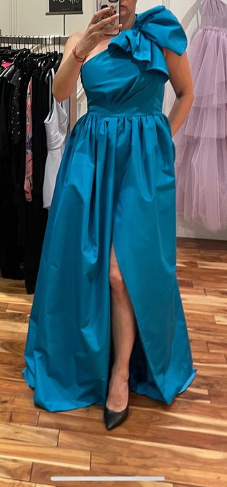 Официална рокля на модния бранд Pinko.