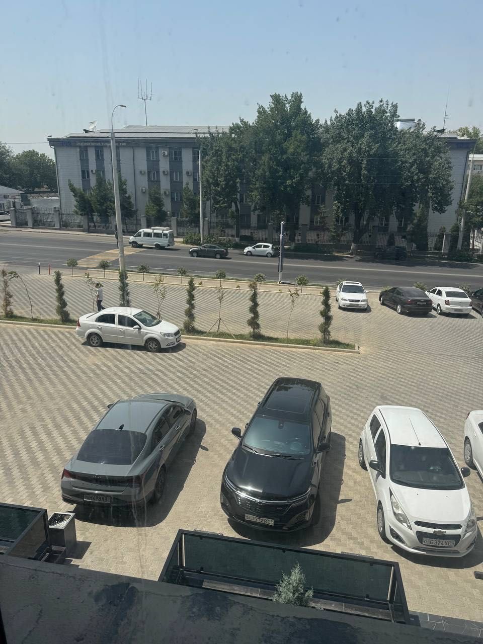 Срочно Шайхонтохур туманида нежилой помещение сотилади 2 этаж 100м кв