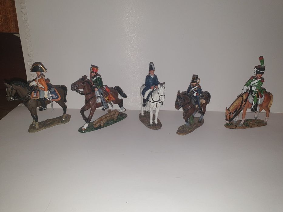 Оловни конници ръчно рисувани