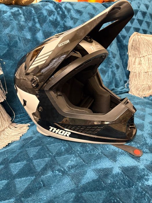 Cască de vânzare Purtată de 2 ori o mică zgârietură 12 ani