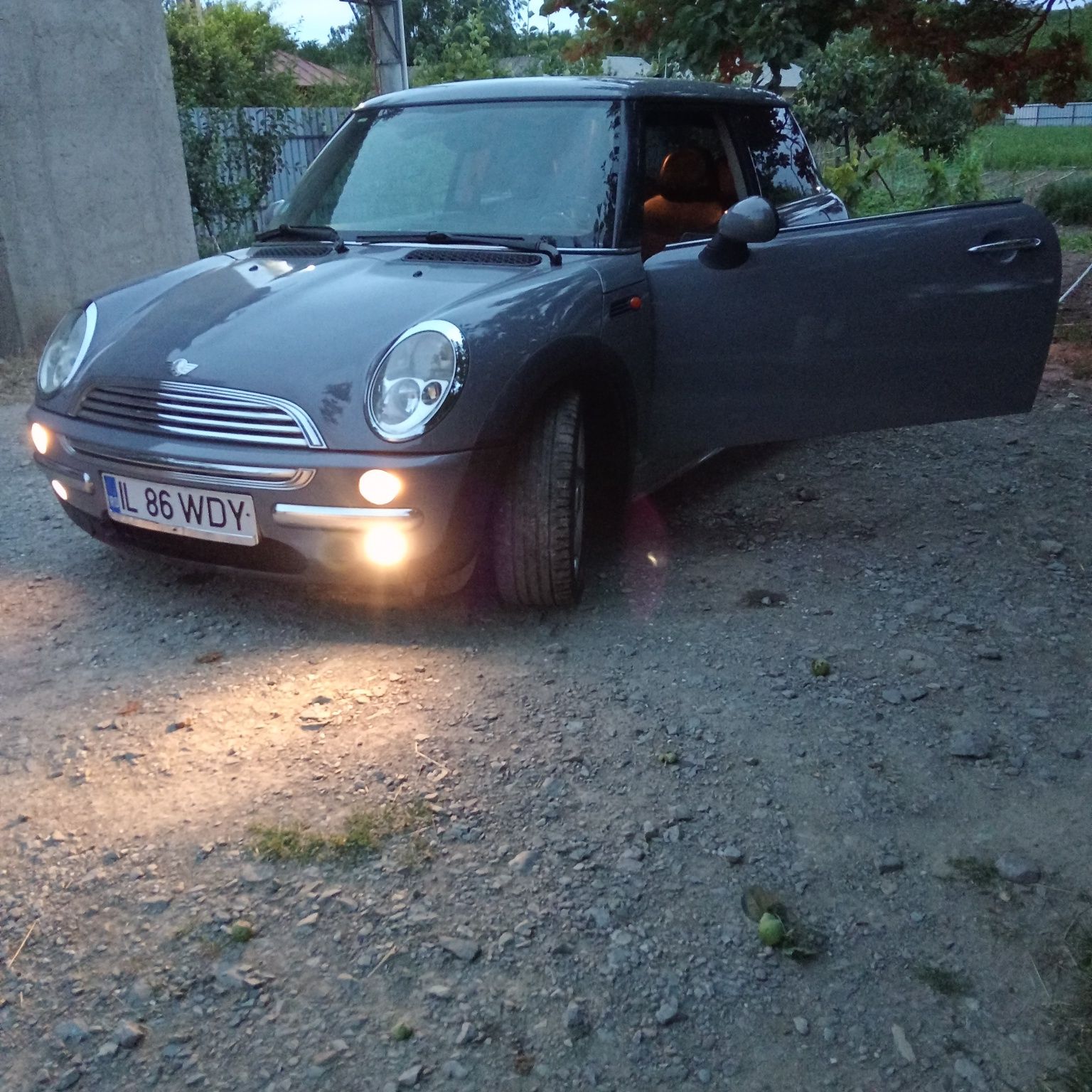 Vând Mini Cooper