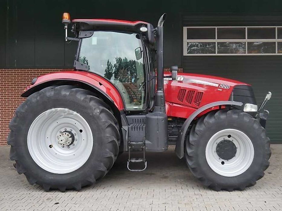 Колесный трактор Case IH Puma 220