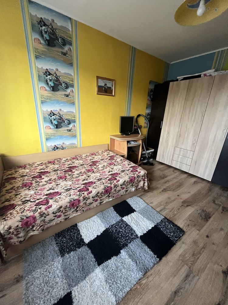 Продава се тристаен апартамент – кв. Изток, гр. Перник