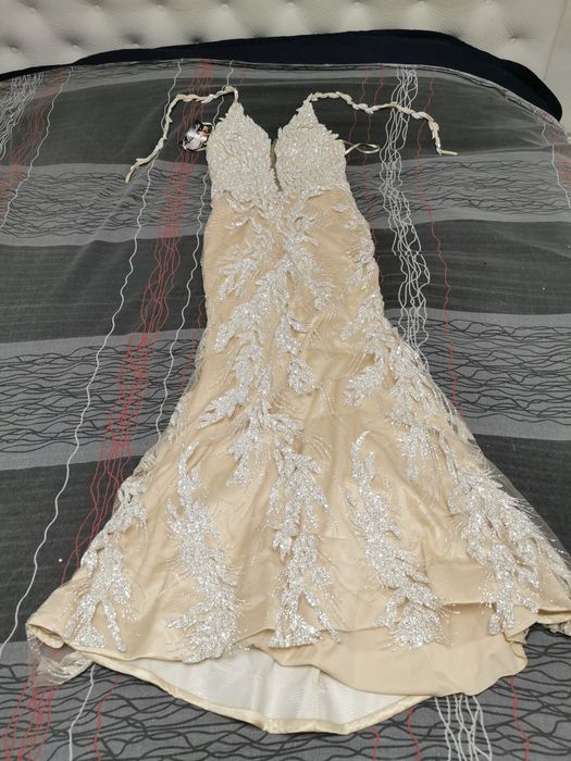 Нова бална рокля