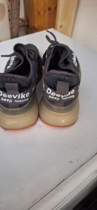 Adidasi Deevike pt alergat 42