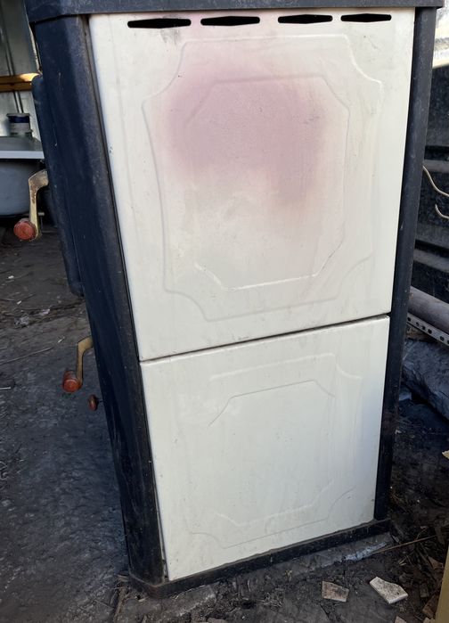 Камина отоплителна с водонагревател на твърдо гориво