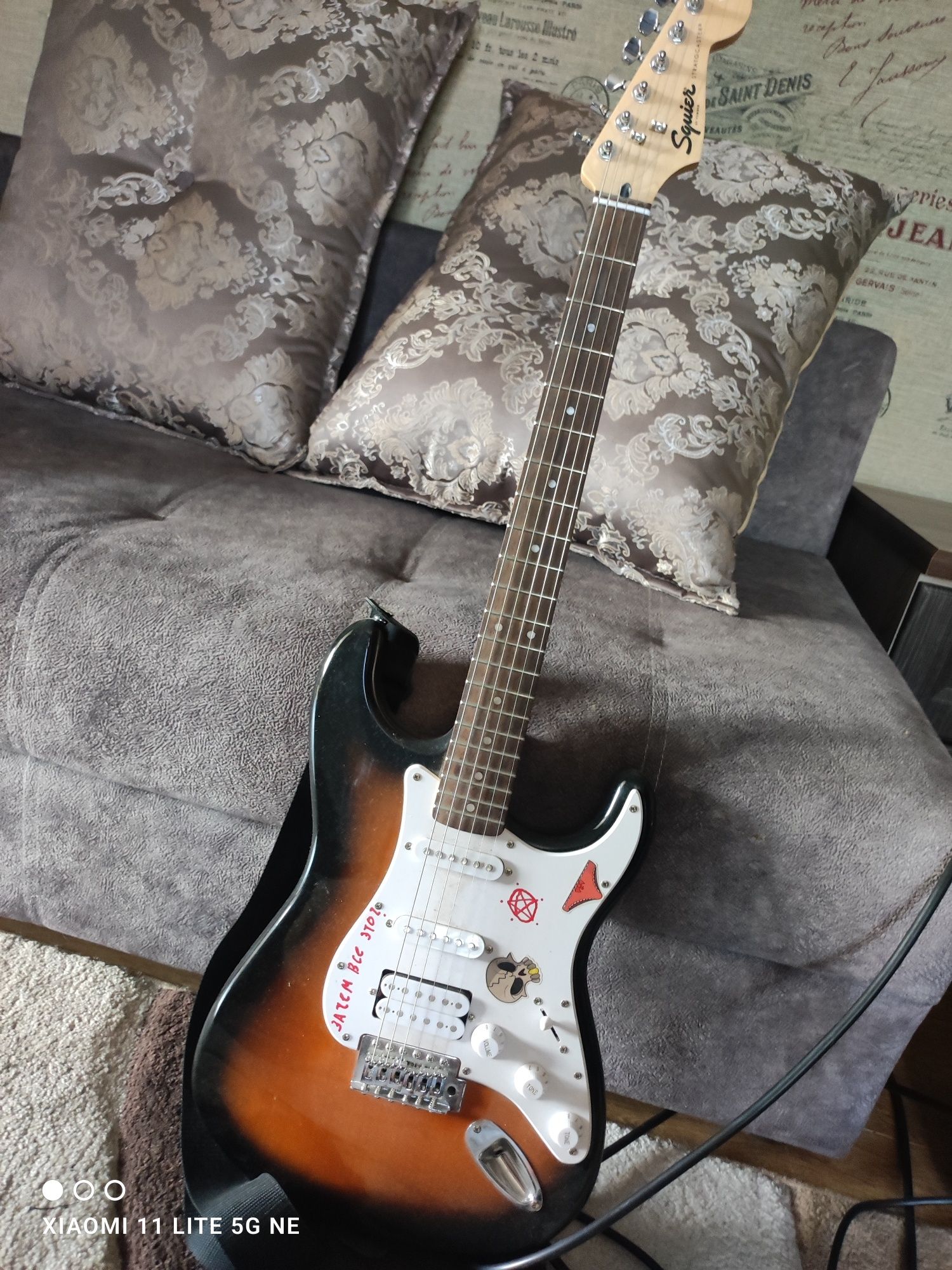 Электро гитара Squier и комбик cort