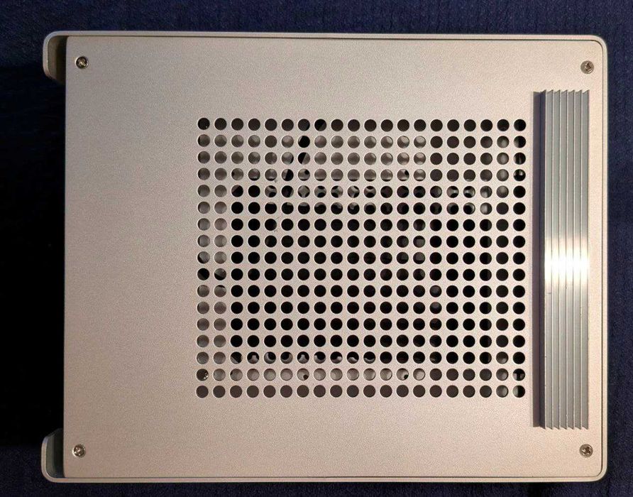 Ултракомпактна компютърна кутия SFF 5л, като Apple. Mini ITX Flex 1U